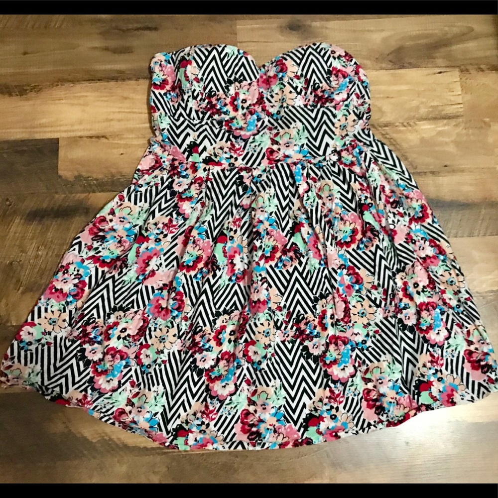 ⬇️⚡️ Floral Patterned Strapless Dress - Picture 2 of 13